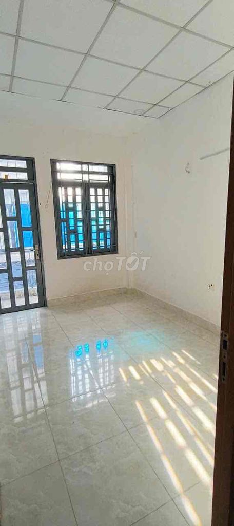 Rent a one-story apartment, living room, kitchen, two bedrooms, two toilets.