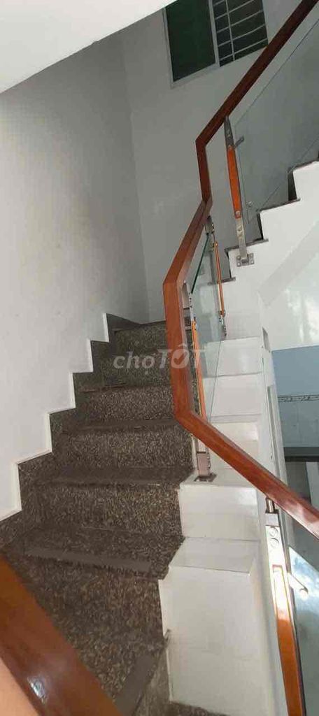 Rent a one-story apartment, living room, kitchen, two bedrooms, two toilets.
