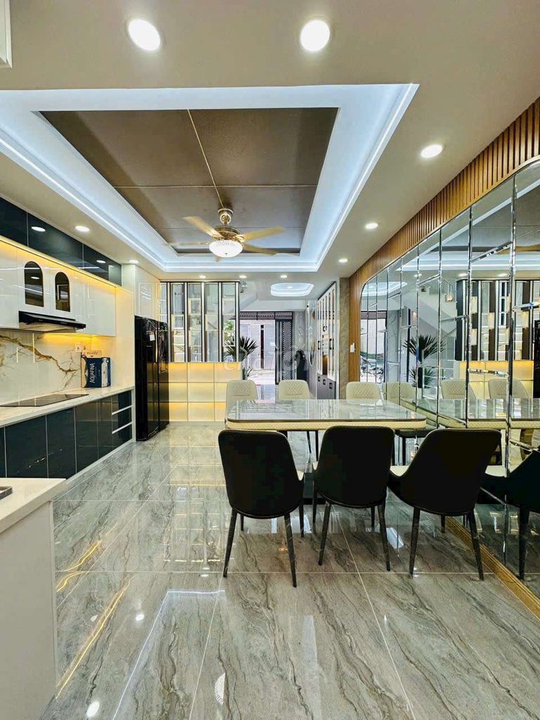 Rent a new Nguyễn Ảnh Thủ-Line-Plainsible.