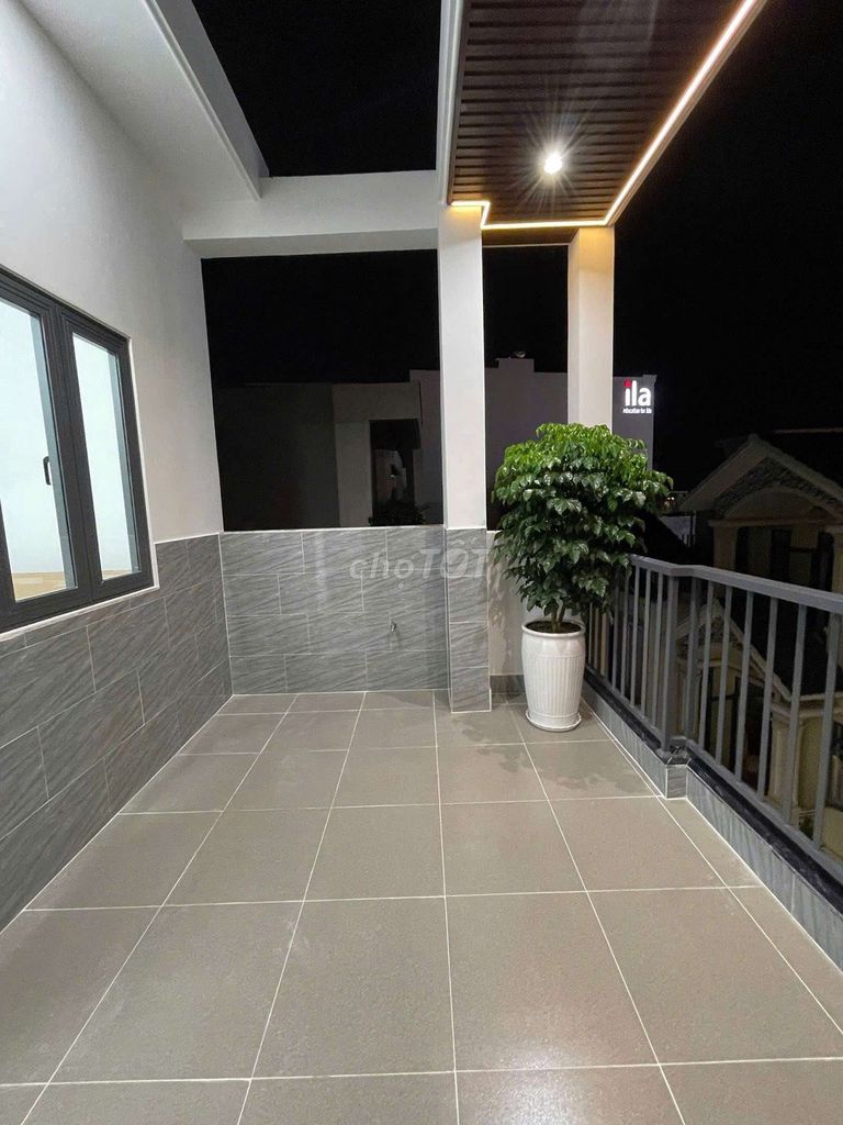 Rent a new Nguyễn Ảnh Thủ-Line-Plainsible.
