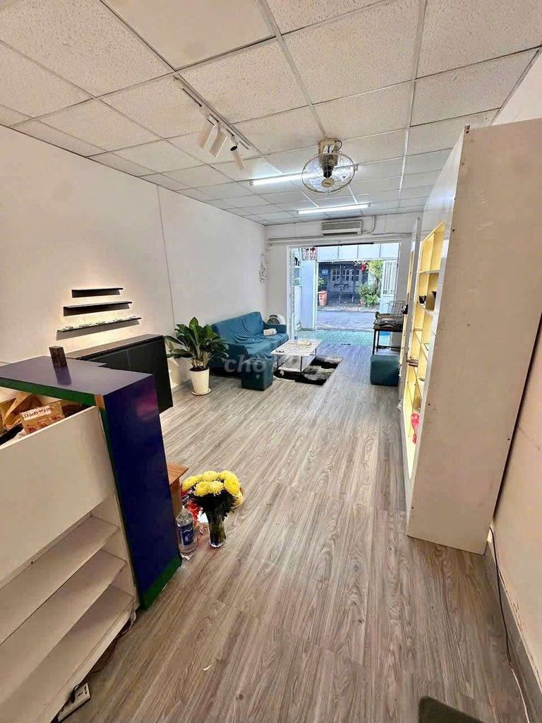 The vault-maker or the Park Street Office of District 7