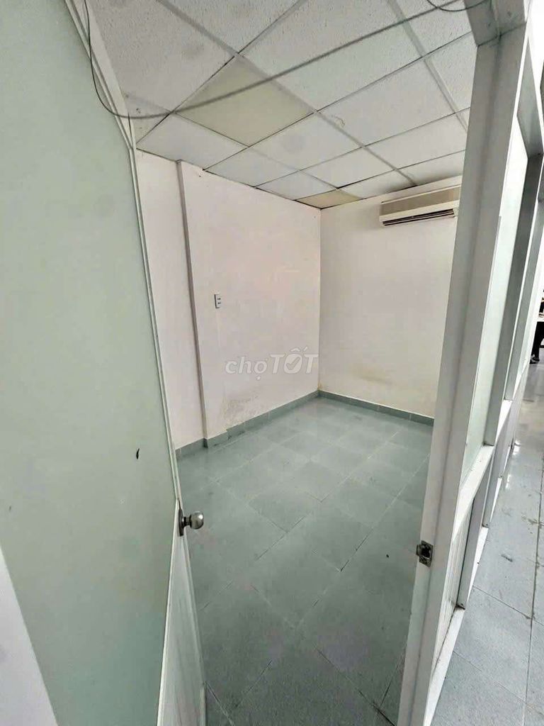 The vault-maker or the Park Street Office of District 7