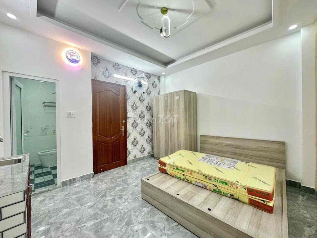 Rent on 59th Street 4 x16, 9 bedroom, 9 full elevator toilets