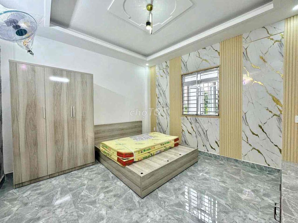 Rent on 59th Street 4 x16, 9 bedroom, 9 full elevator toilets