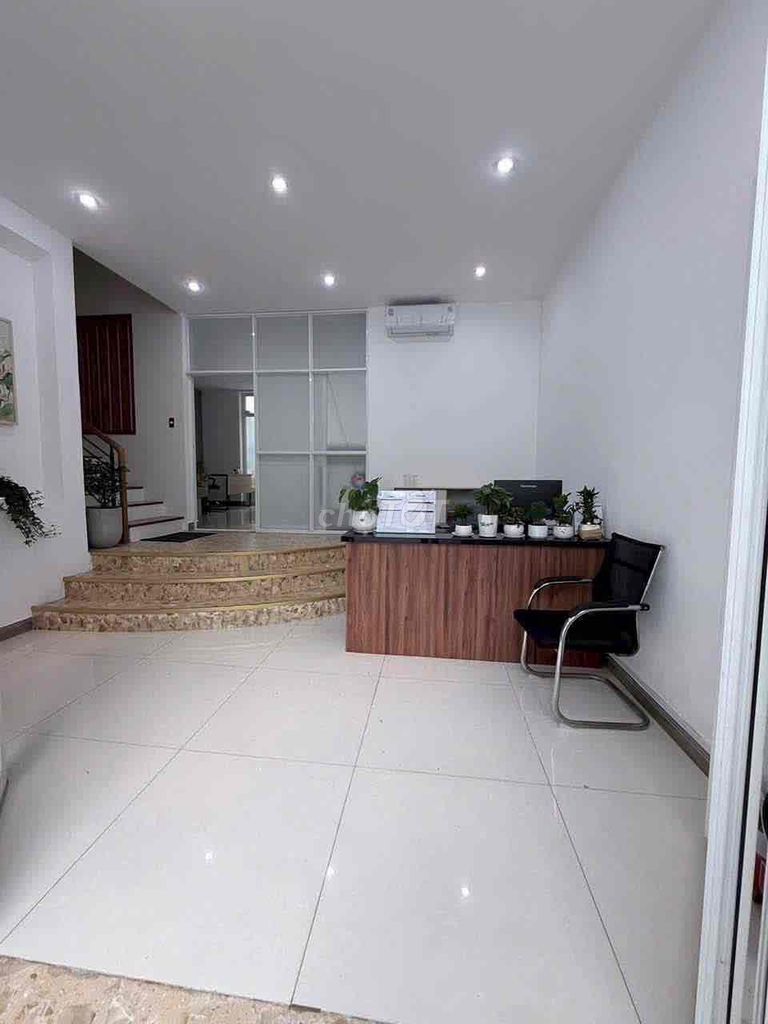 It's the best place for a villa near a 4-room park.