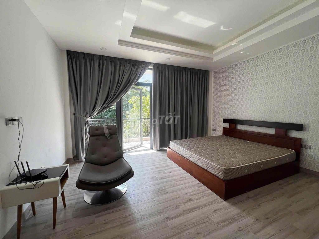 It's the best place for a villa near a 4-room park.