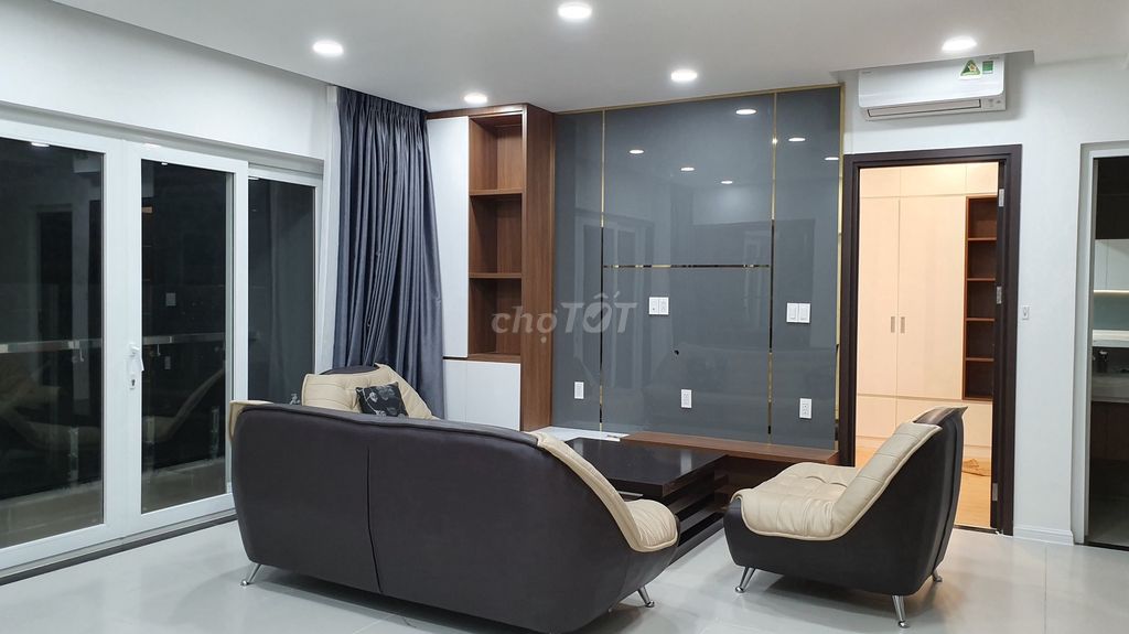 It's a good price for downtown 10th. 100 M2 (3 bedroom - 2 toilets) Xi Grand Court
