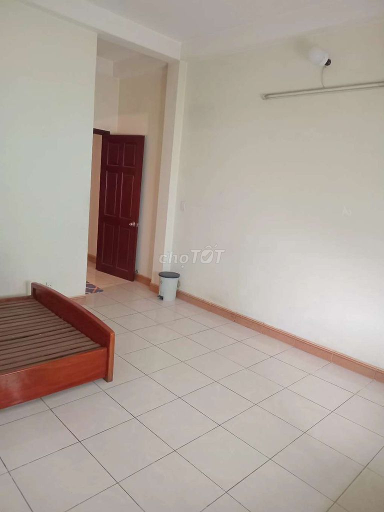Rent a Đặng Thùy Trâm.