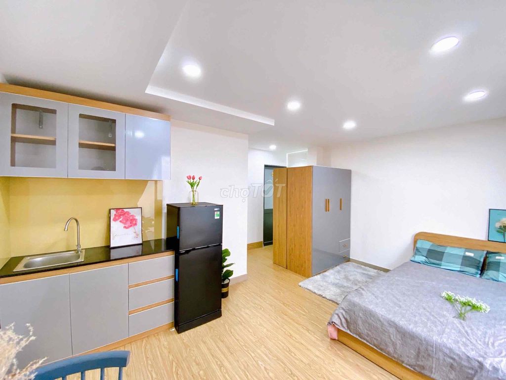 The new balcony studio is full of Âu Cơ Tân Bình advanced furniture.