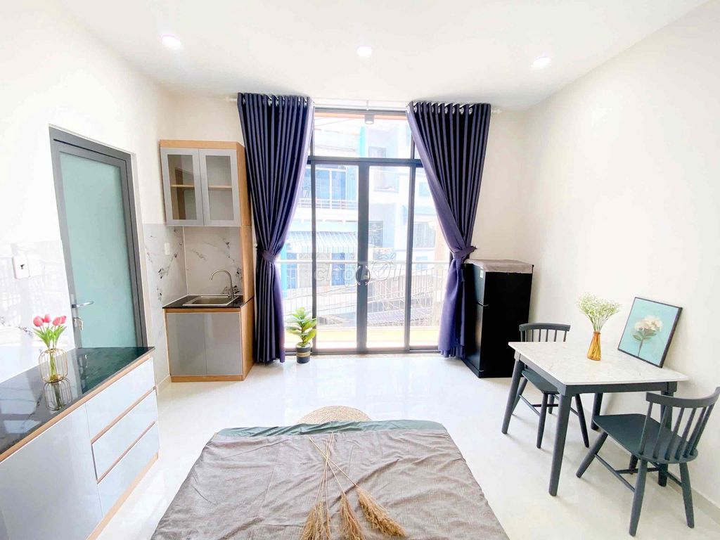 The new balcony studio is full of Âu Cơ Tân Bình advanced furniture.