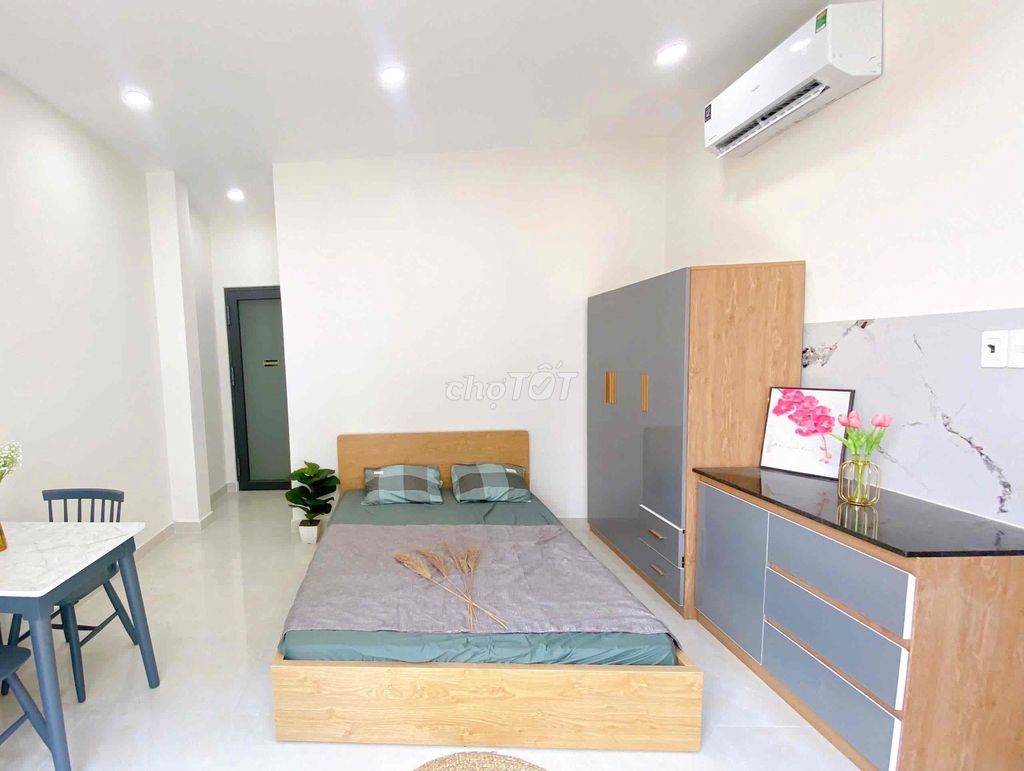 The new balcony studio is full of Âu Cơ Tân Bình advanced furniture.