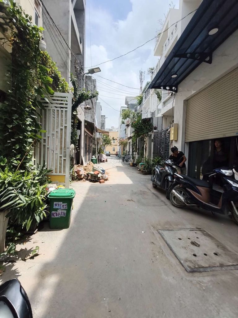 New house is 100% off 30 Linh Đông.