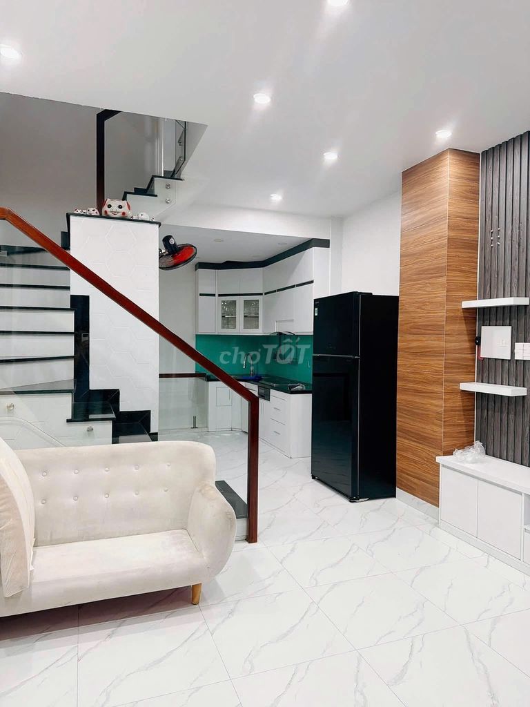 Rent an 8 M alley across from the 4x 12th Street.