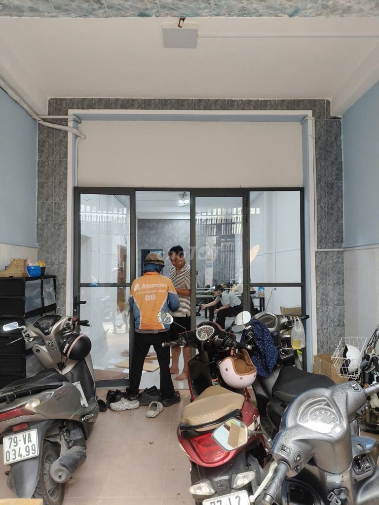 Rent a car alley on Thoại Ngọc Hầu, Tân Phú-$10.