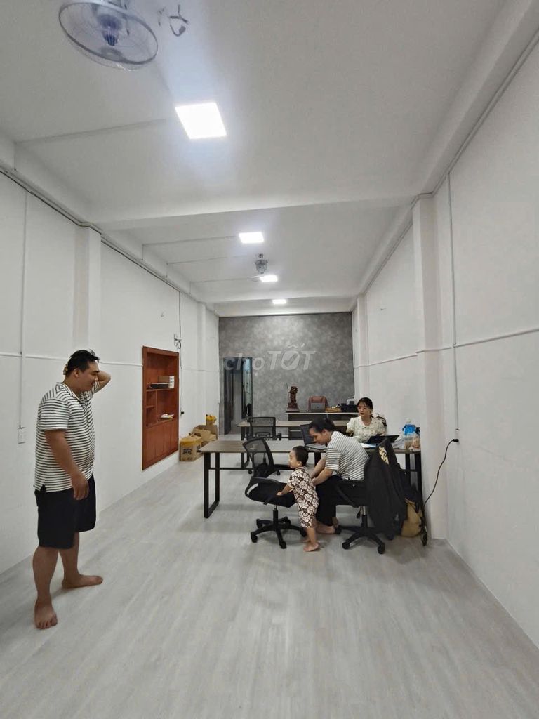 Rent a car alley on Thoại Ngọc Hầu, Tân Phú-$10.