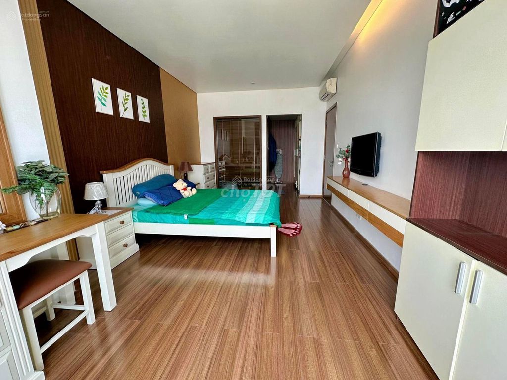 Need to rent a Cộng Hòa Garden apartment, area: 100 meters, three bedrooms, ntc, price: 15 million