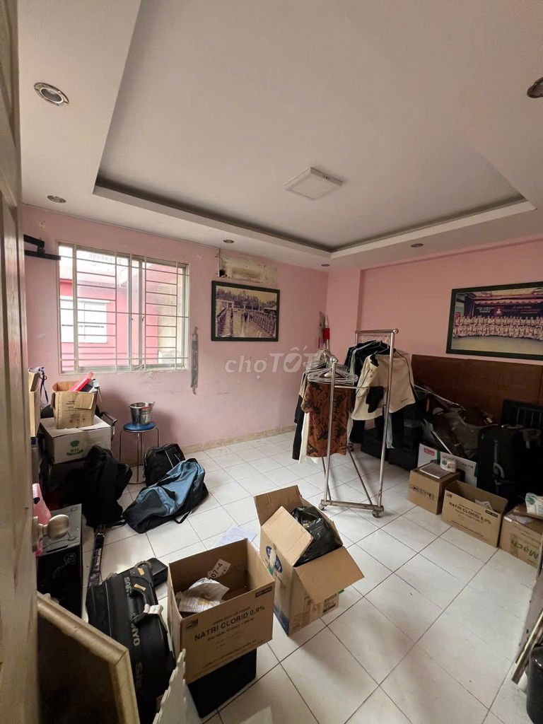 We need to rent the American Grounds, 100 meters, 1 st. 1 st. 2nd floor, 2nd floor, 2 toilets, 11 million