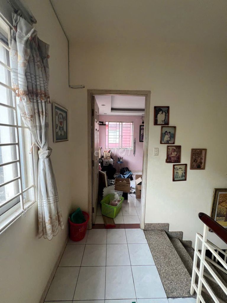 We need to rent the American Grounds, 100 meters, 1 st. 1 st. 2nd floor, 2nd floor, 2 toilets, 11 million