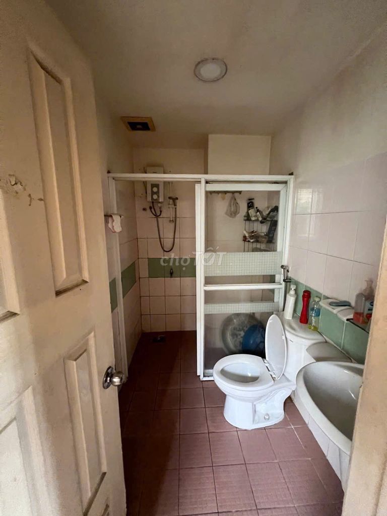 We need to rent the American Grounds, 100 meters, 1 st. 1 st. 2nd floor, 2nd floor, 2 toilets, 11 million