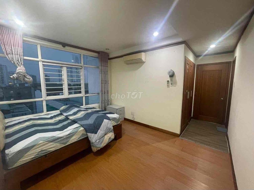 Rent the Master Room Royal House.