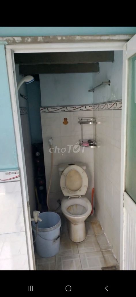 The rent is near 1.6 degrees (4.6.4.4 cm)