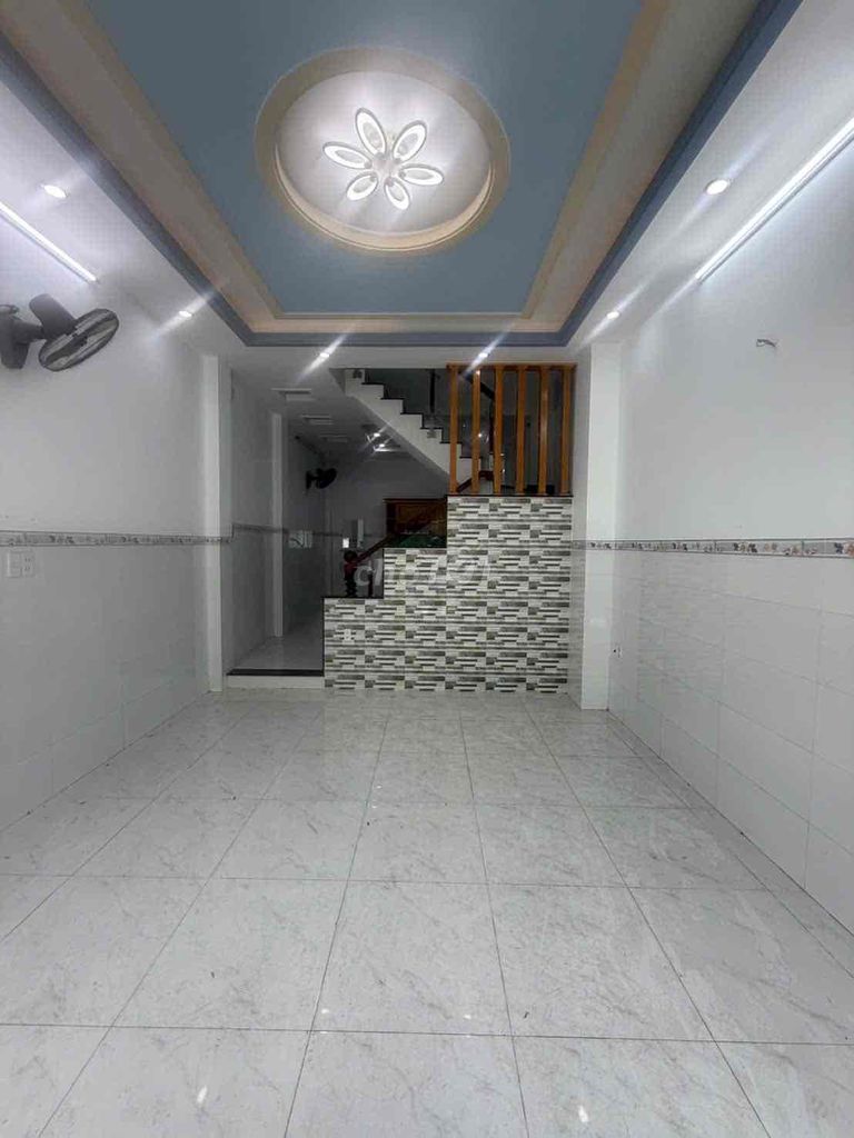 Two floors to four bedrooms, three toilets.