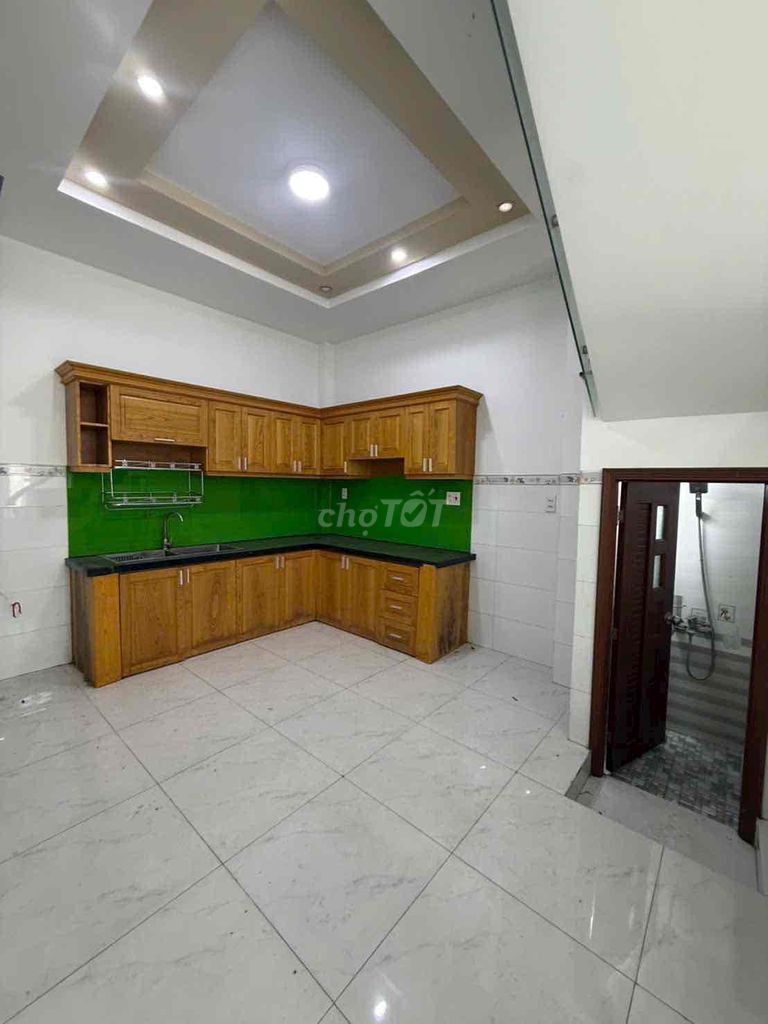 Two floors to four bedrooms, three toilets.