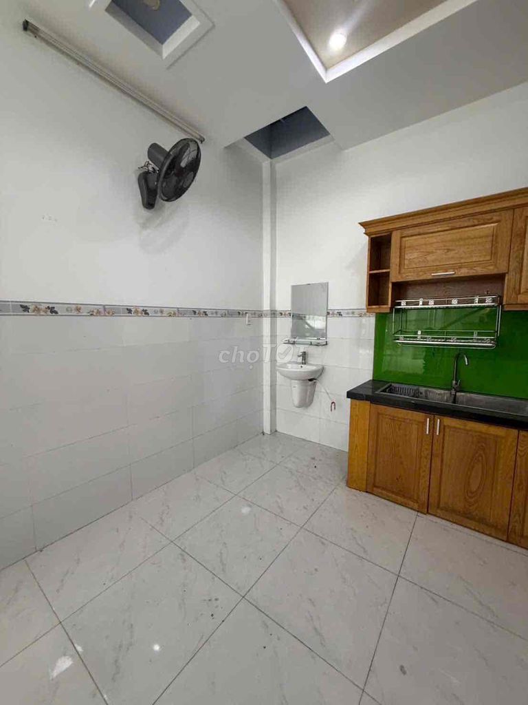 Two floors to four bedrooms, three toilets.
