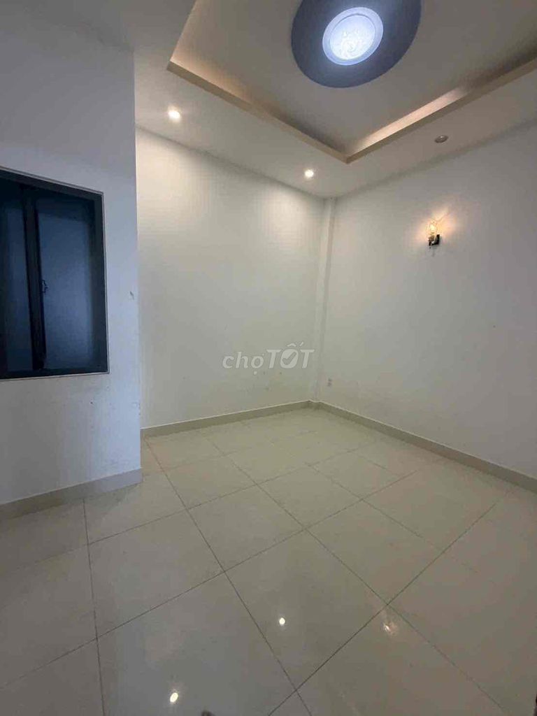 Two floors to four bedrooms, three toilets.