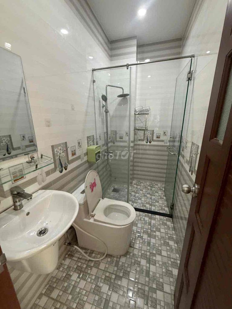 Two floors to four bedrooms, three toilets.