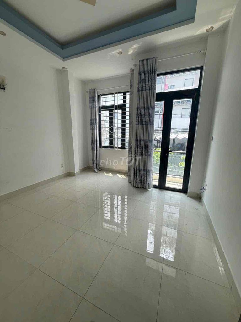 Two floors to four bedrooms, three toilets.