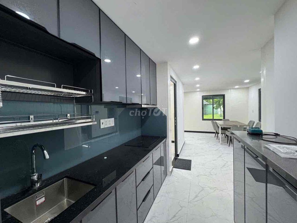 Five hundred meters near the Grand park District 9