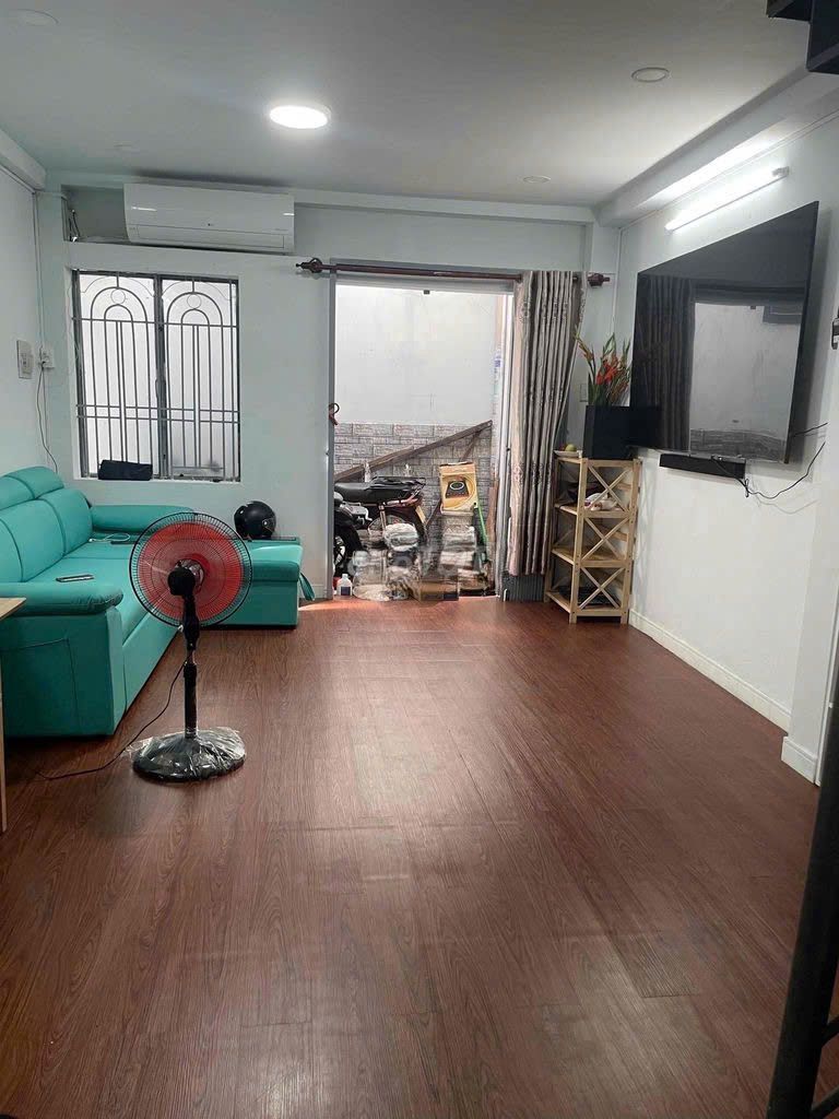 for rent: 34/ Nguyễn Công Trứ, District 1.