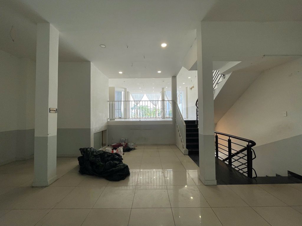 Rent a Nguyễn Văn Lượng 8 X16 M ground-floor vault
