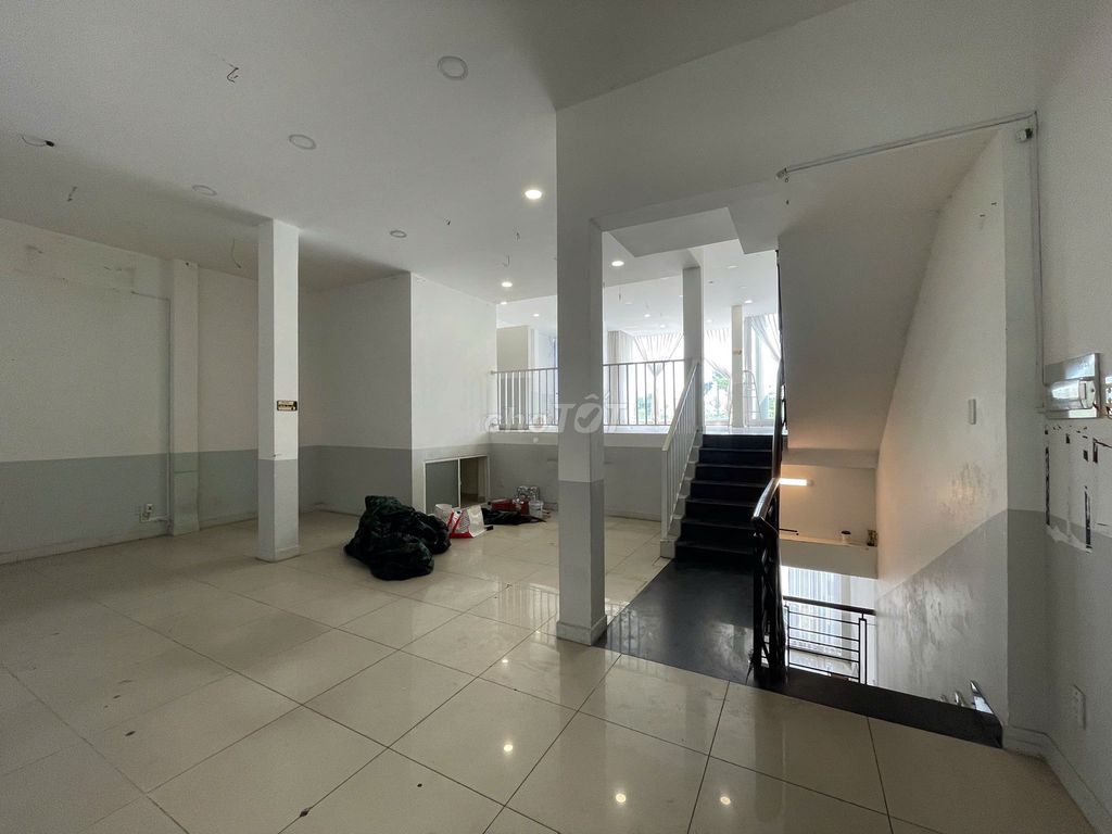 Rent a Nguyễn Văn Lượng 8 X16 M ground-floor vault