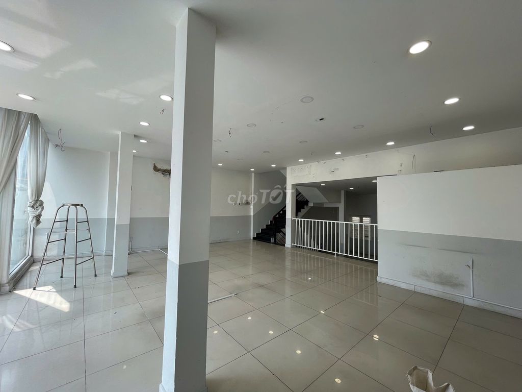 Rent a Nguyễn Văn Lượng 8 X16 M ground-floor vault