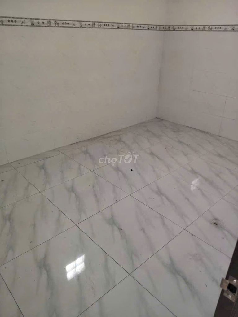 The original house is near the market of 1.6 X 4 x 19 meters, 1 floor, 2 bedroom - 2 toilets
