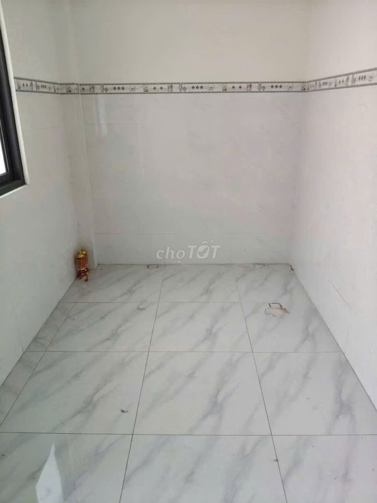 The original house is near the market of 1.6 X 4 x 19 meters, 1 floor, 2 bedroom - 2 toilets