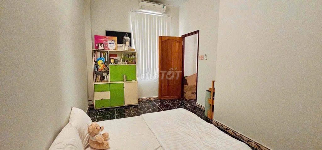 To rent an alley house: 354/41/ Phan Văn Trị, District 11, Bình Thạnh.