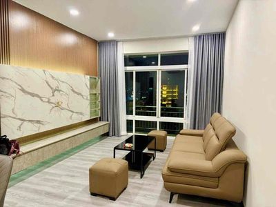 We need to rent a Tản Đà Court apartment.
