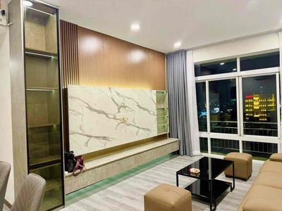 We need to rent a Tản Đà Court apartment.