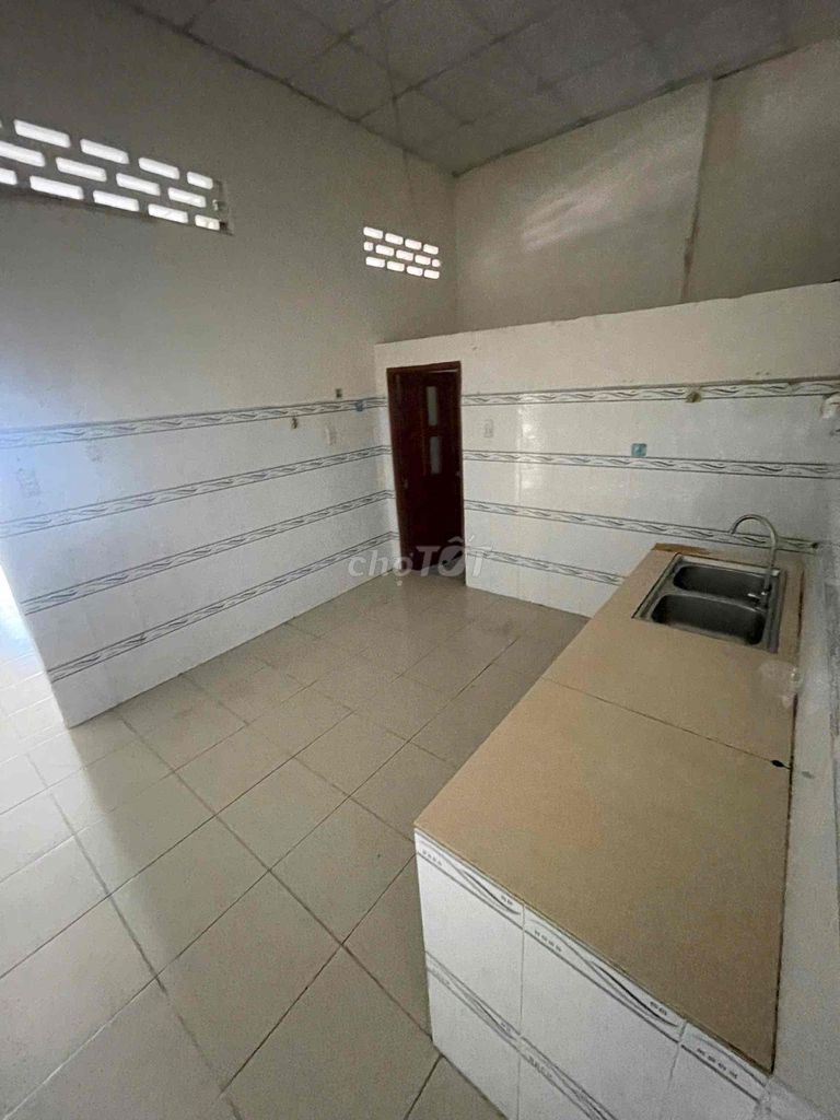 Rent the entire house 5.5 x 20 meters, level four, one bedroom, Tân Hưng Thuận, District 12. 6 million.