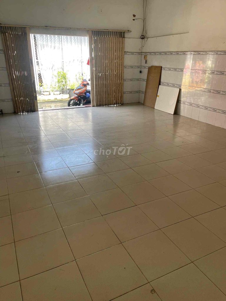 Rent the entire house 5.5 x 20 meters, level four, one bedroom, Tân Hưng Thuận, District 12. 6 million.