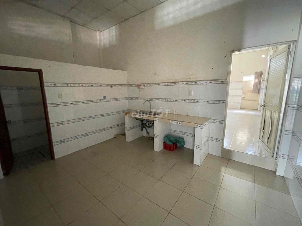 Rent the entire house 5.5 x 20 meters, level four, one bedroom, Tân Hưng Thuận, District 12. 6 million.