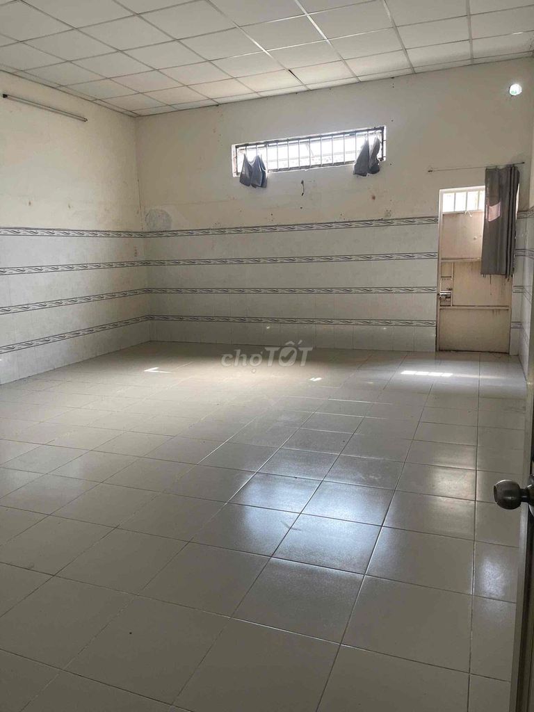 Rent the entire house 5.5 x 20 meters, level four, one bedroom, Tân Hưng Thuận, District 12. 6 million.