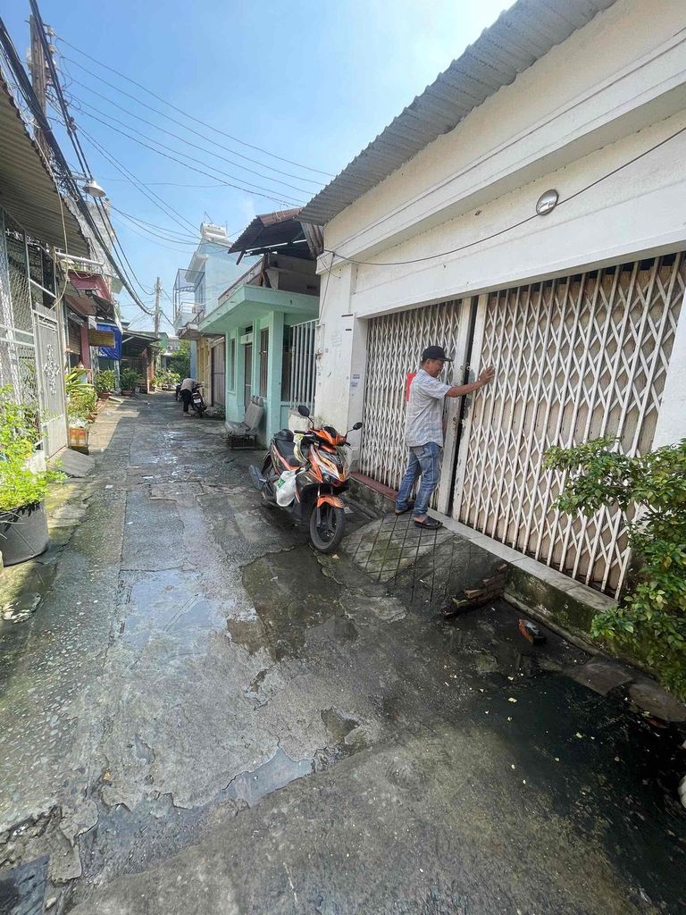 Rent the entire house 5.5 x 20 meters, level four, one bedroom, Tân Hưng Thuận, District 12. 6 million.