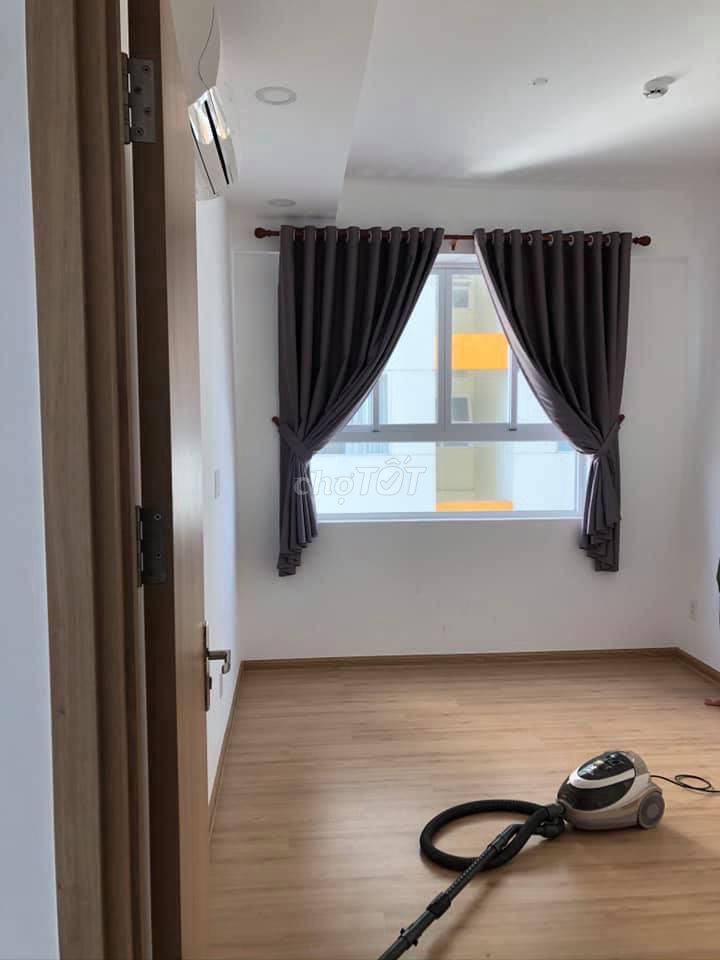 Rent a two-room corner of the Moonlight Residences toilet-- middle floor, cool.