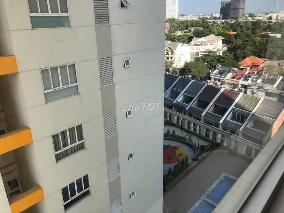 Rent a two-room corner of the Moonlight Residences toilet-- middle floor, cool.