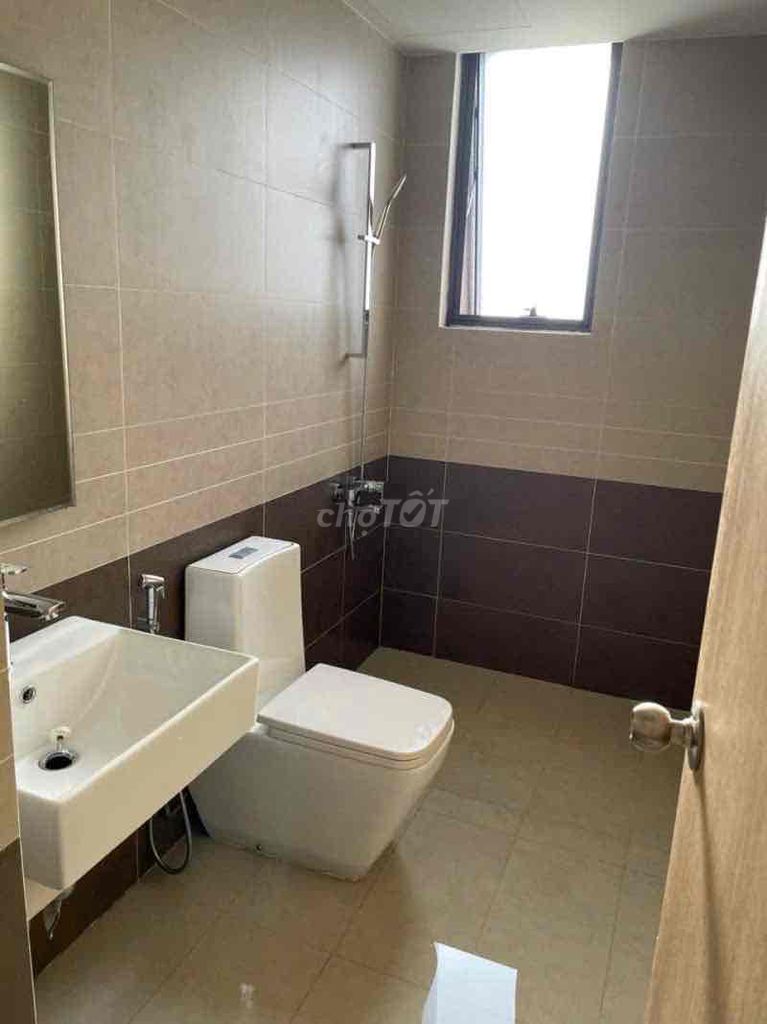 office 45 m2 the subnue to rent