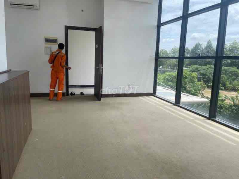 office 45 m2 the subnue to rent